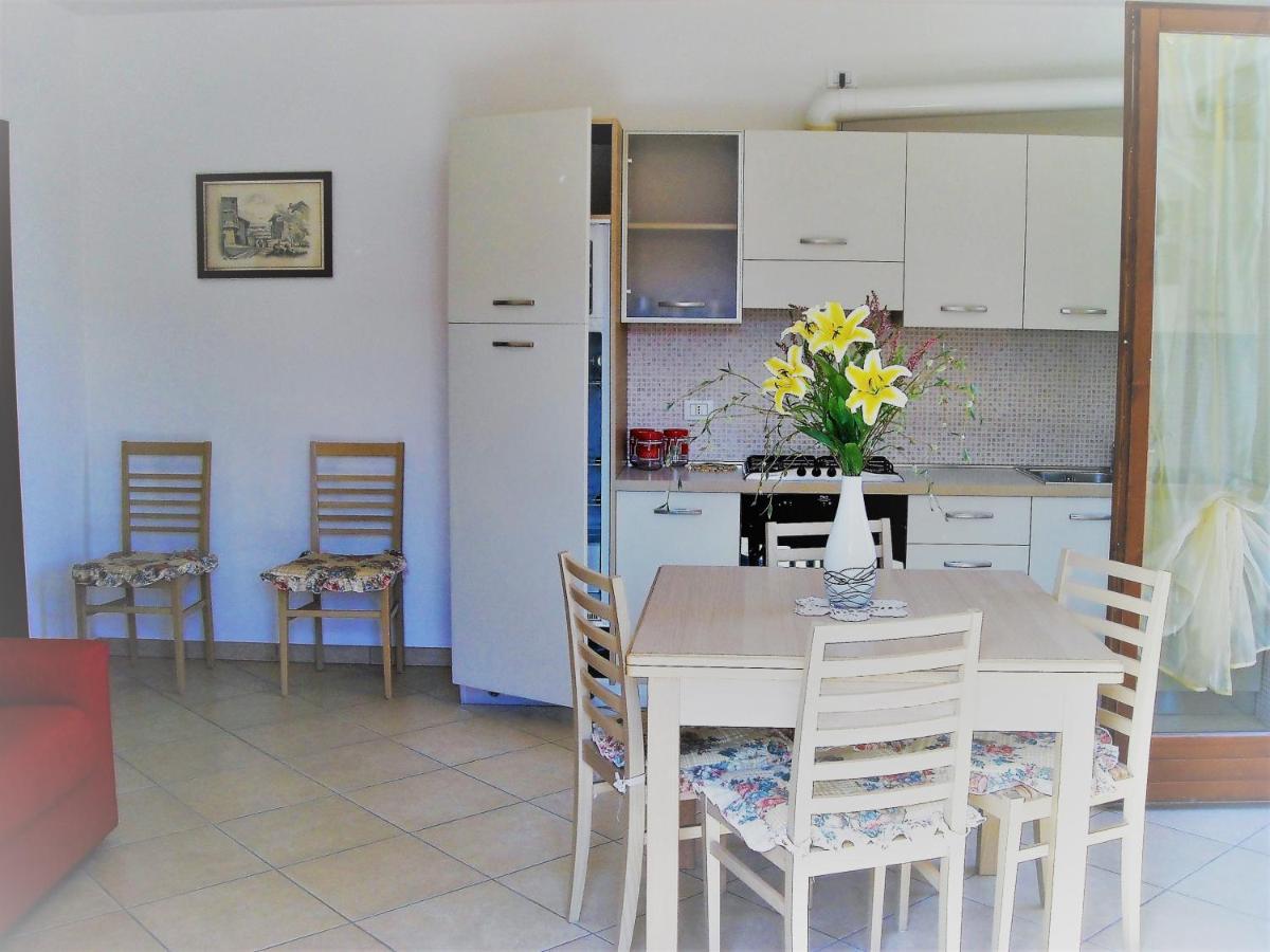 Hotel Apartments Villaggio Dei Fiori 4 Stars Luxury - Great Family Resort - Pet Friendly - With Hypermarket - Delivery Restaurant-Pizzeria - Room Breakfast With Supplement - Ultra Fast Wi-Fi - Play Area For Children - Olympic Swimming Pool - Parking Caorle Zewnętrze zdjęcie