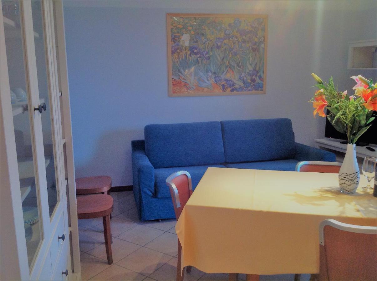 Hotel Apartments Villaggio Dei Fiori 4 Stars Luxury - Great Family Resort - Pet Friendly - With Hypermarket - Delivery Restaurant-Pizzeria - Room Breakfast With Supplement - Ultra Fast Wi-Fi - Play Area For Children - Olympic Swimming Pool - Parking Caorle Zewnętrze zdjęcie
