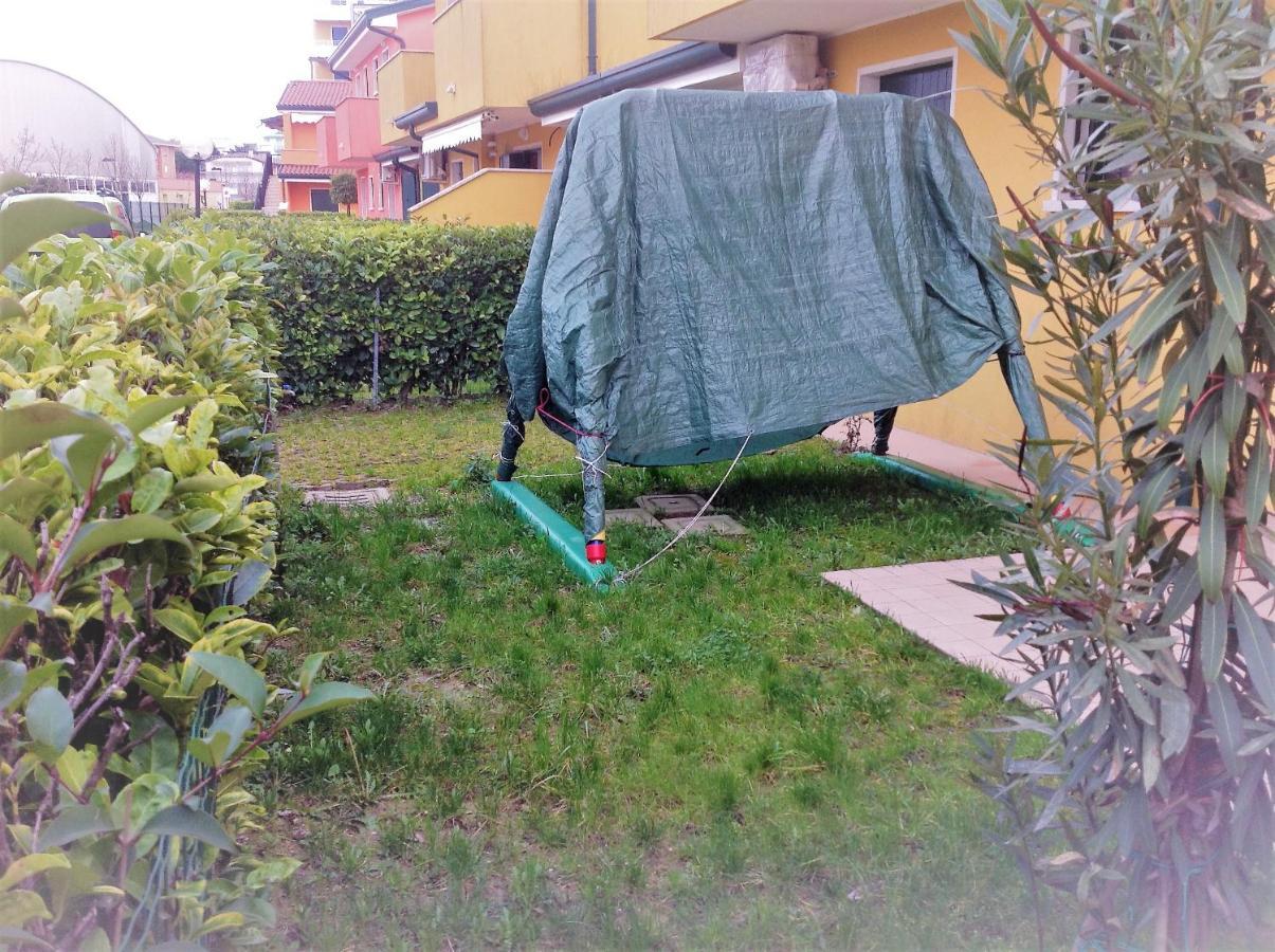 Hotel Apartments Villaggio Dei Fiori 4 Stars Luxury - Great Family Resort - Pet Friendly - With Hypermarket - Delivery Restaurant-Pizzeria - Room Breakfast With Supplement - Ultra Fast Wi-Fi - Play Area For Children - Olympic Swimming Pool - Parking Caorle Zewnętrze zdjęcie