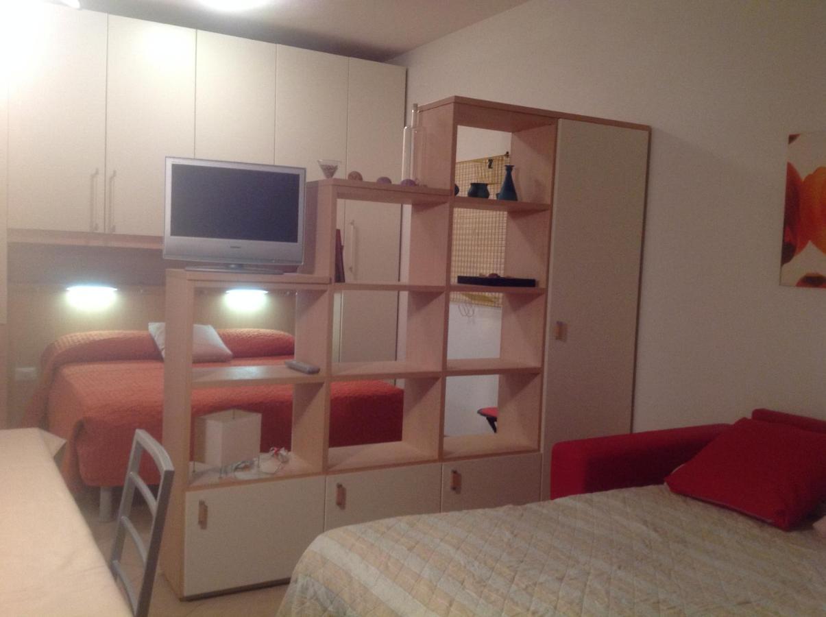 Hotel Apartments Villaggio Dei Fiori 4 Stars Luxury - Great Family Resort - Pet Friendly - With Hypermarket - Delivery Restaurant-Pizzeria - Room Breakfast With Supplement - Ultra Fast Wi-Fi - Play Area For Children - Olympic Swimming Pool - Parking Caorle Zewnętrze zdjęcie