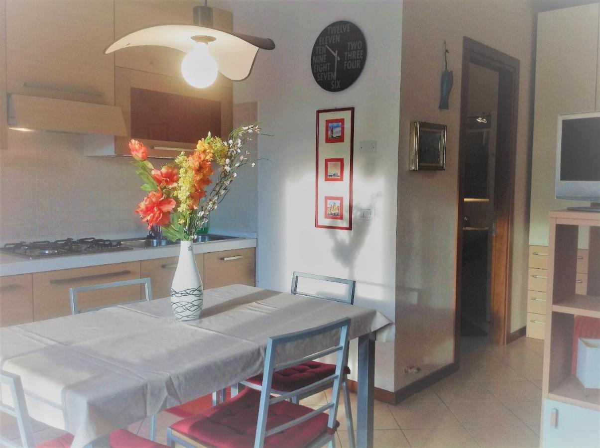 Hotel Apartments Villaggio Dei Fiori 4 Stars Luxury - Great Family Resort - Pet Friendly - With Hypermarket - Delivery Restaurant-Pizzeria - Room Breakfast With Supplement - Ultra Fast Wi-Fi - Play Area For Children - Olympic Swimming Pool - Parking Caorle Zewnętrze zdjęcie
