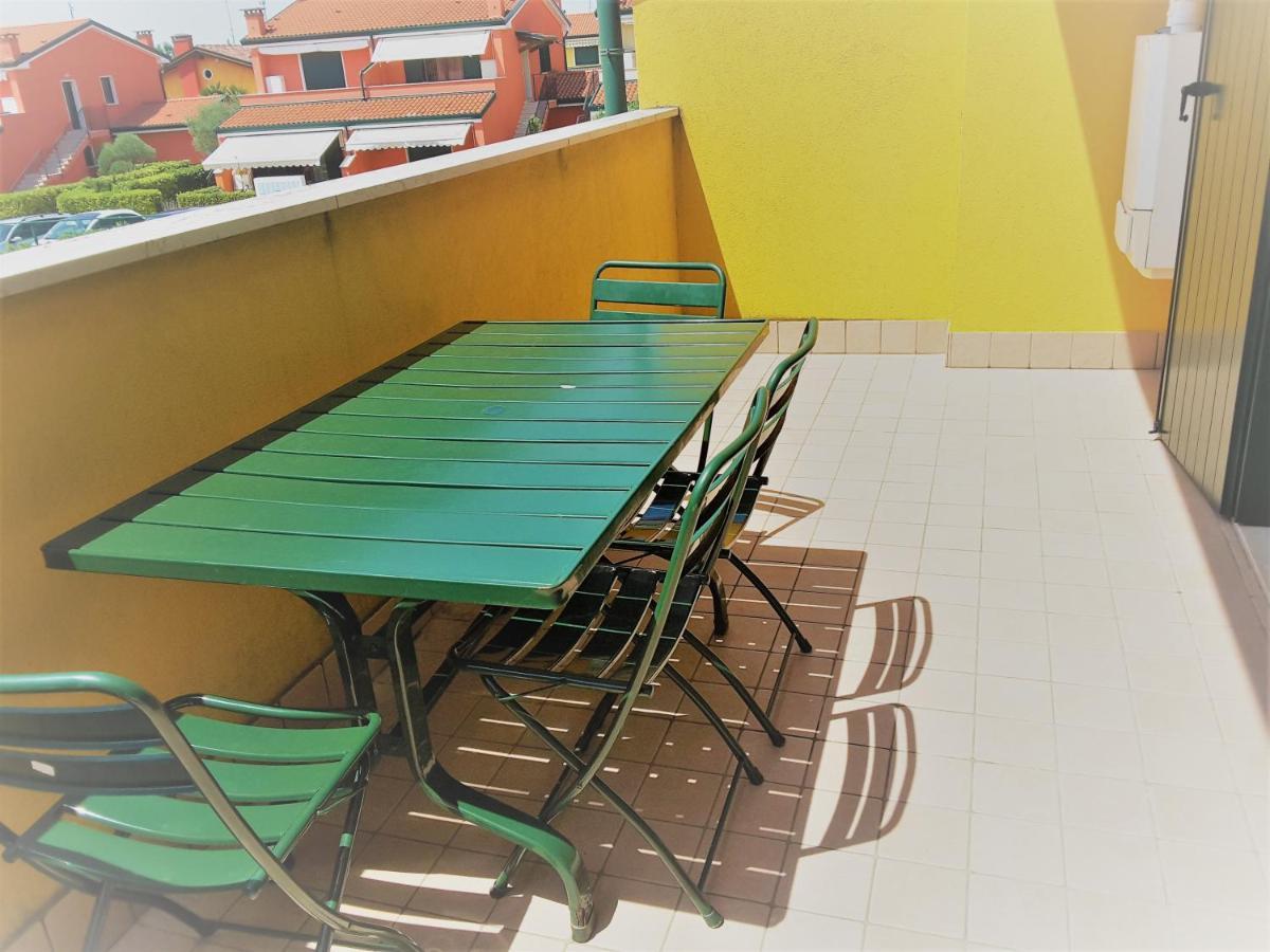 Hotel Apartments Villaggio Dei Fiori 4 Stars Luxury - Great Family Resort - Pet Friendly - With Hypermarket - Delivery Restaurant-Pizzeria - Room Breakfast With Supplement - Ultra Fast Wi-Fi - Play Area For Children - Olympic Swimming Pool - Parking Caorle Zewnętrze zdjęcie
