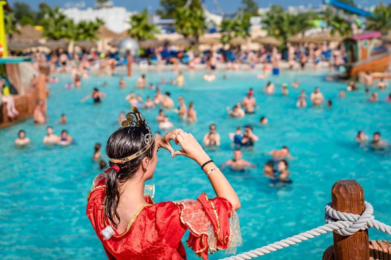 Hotel Apartments Villaggio Dei Fiori 4 Stars Luxury - Great Family Resort - Pet Friendly - With Hypermarket - Delivery Restaurant-Pizzeria - Room Breakfast With Supplement - Ultra Fast Wi-Fi - Play Area For Children - Olympic Swimming Pool - Parking Caorle Zewnętrze zdjęcie