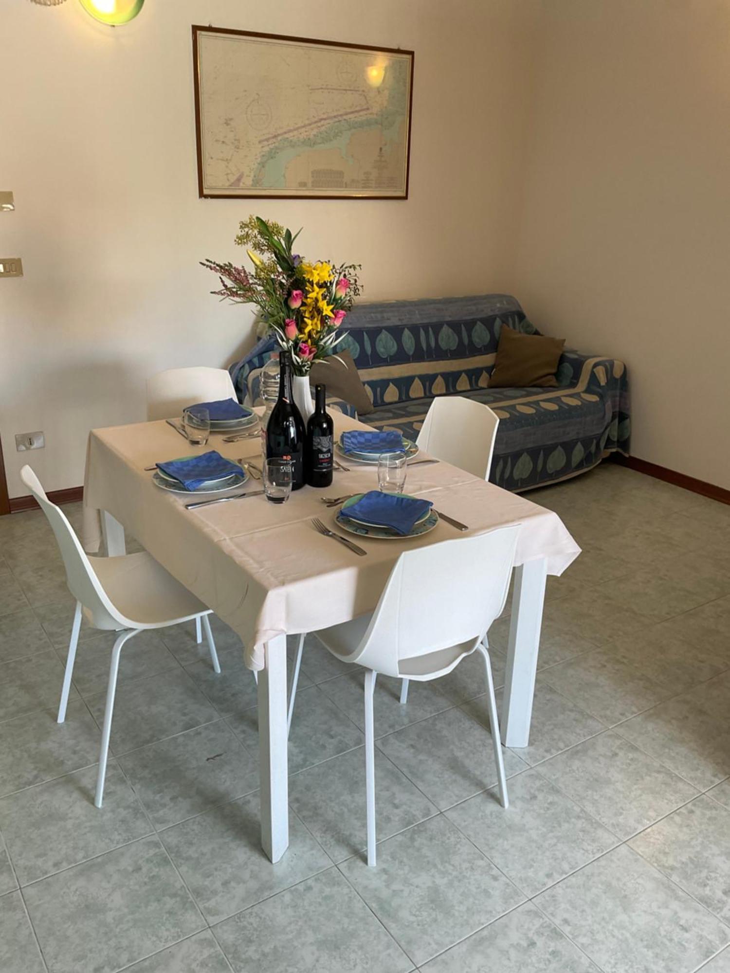 Hotel Apartments Villaggio Dei Fiori 4 Stars Luxury - Great Family Resort - Pet Friendly - With Hypermarket - Delivery Restaurant-Pizzeria - Room Breakfast With Supplement - Ultra Fast Wi-Fi - Play Area For Children - Olympic Swimming Pool - Parking Caorle Zewnętrze zdjęcie