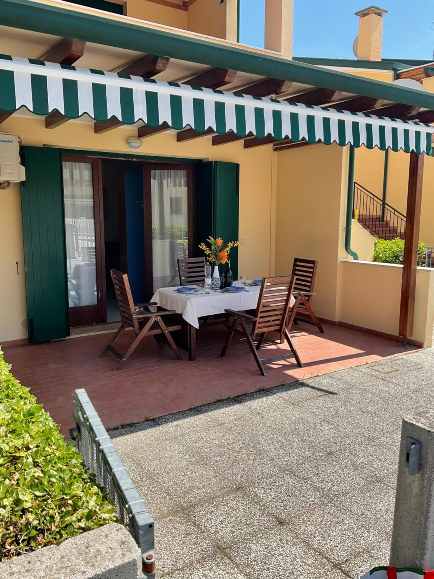 Hotel Apartments Villaggio Dei Fiori 4 Stars Luxury - Great Family Resort - Pet Friendly - With Hypermarket - Delivery Restaurant-Pizzeria - Room Breakfast With Supplement - Ultra Fast Wi-Fi - Play Area For Children - Olympic Swimming Pool - Parking Caorle Zewnętrze zdjęcie