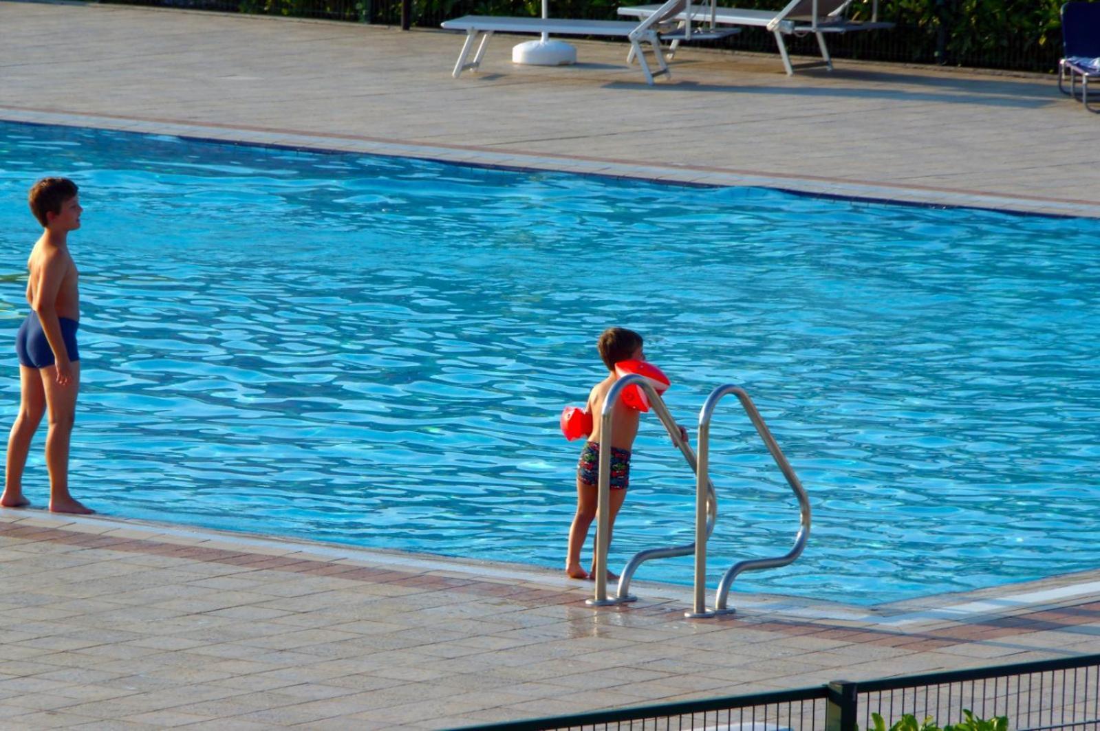 Hotel Apartments Villaggio Dei Fiori 4 Stars Luxury - Great Family Resort - Pet Friendly - With Hypermarket - Delivery Restaurant-Pizzeria - Room Breakfast With Supplement - Ultra Fast Wi-Fi - Play Area For Children - Olympic Swimming Pool - Parking Caorle Zewnętrze zdjęcie