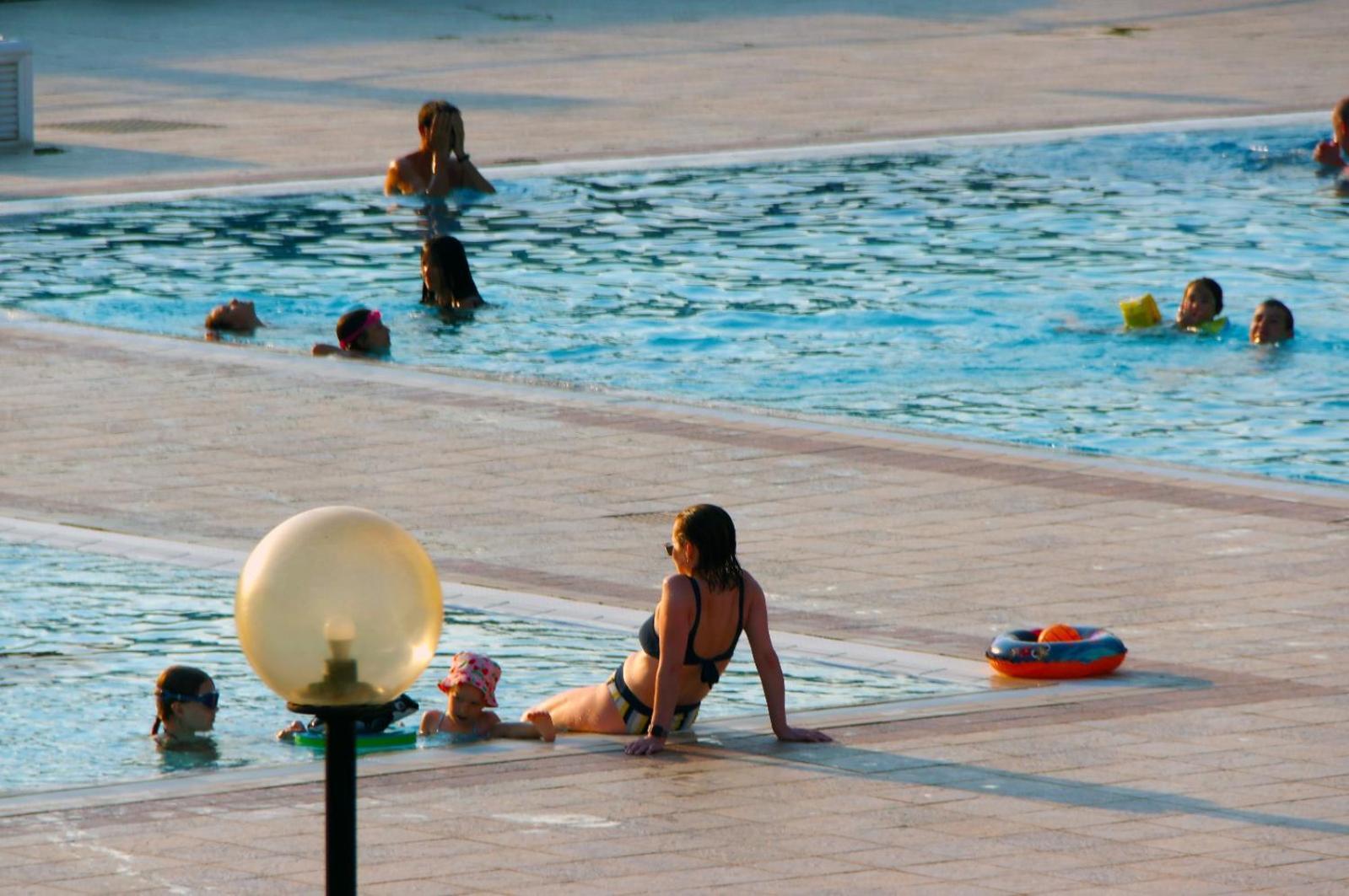Hotel Apartments Villaggio Dei Fiori 4 Stars Luxury - Great Family Resort - Pet Friendly - With Hypermarket - Delivery Restaurant-Pizzeria - Room Breakfast With Supplement - Ultra Fast Wi-Fi - Play Area For Children - Olympic Swimming Pool - Parking Caorle Zewnętrze zdjęcie