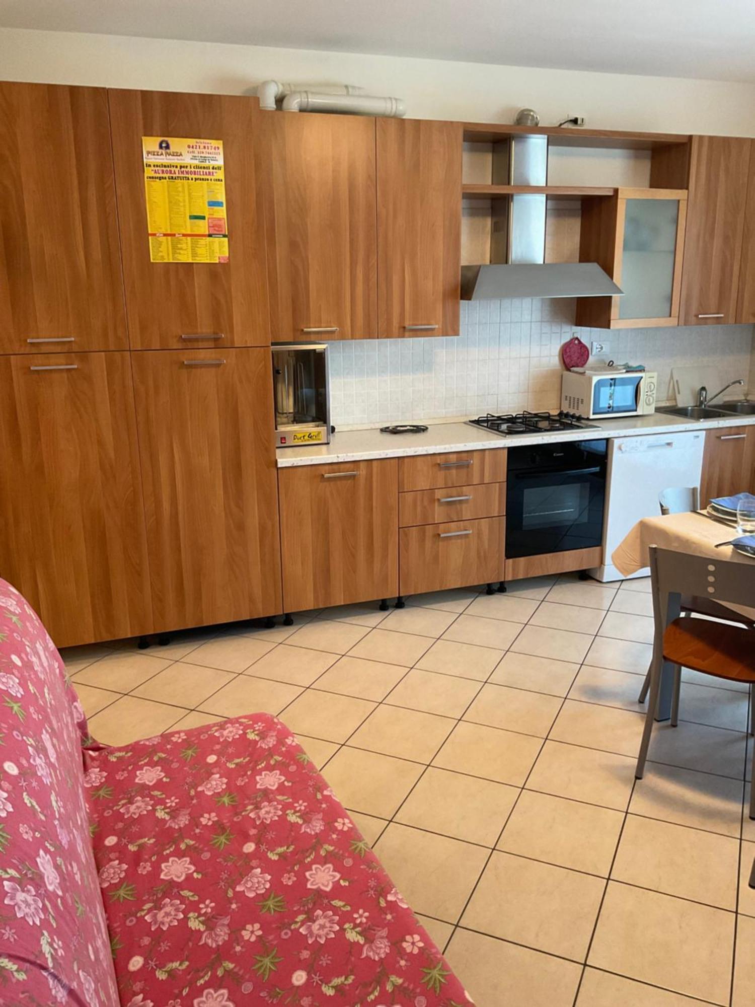 Hotel Apartments Villaggio Dei Fiori 4 Stars Luxury - Great Family Resort - Pet Friendly - With Hypermarket - Delivery Restaurant-Pizzeria - Room Breakfast With Supplement - Ultra Fast Wi-Fi - Play Area For Children - Olympic Swimming Pool - Parking Caorle Zewnętrze zdjęcie