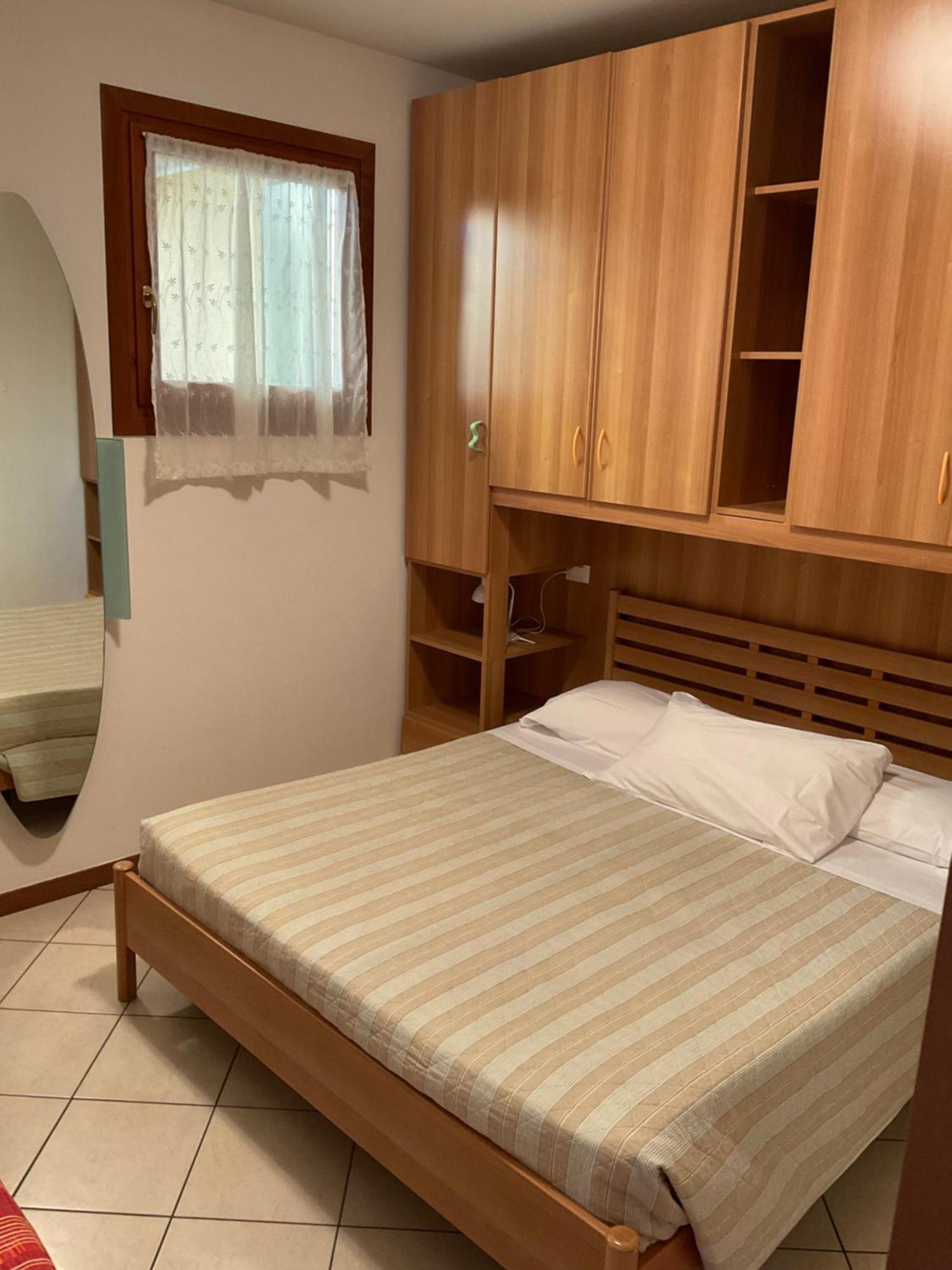 Hotel Apartments Villaggio Dei Fiori 4 Stars Luxury - Great Family Resort - Pet Friendly - With Hypermarket - Delivery Restaurant-Pizzeria - Room Breakfast With Supplement - Ultra Fast Wi-Fi - Play Area For Children - Olympic Swimming Pool - Parking Caorle Zewnętrze zdjęcie